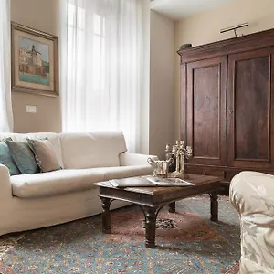 https://bb-la-casa-di-lara.it-lombardy.com